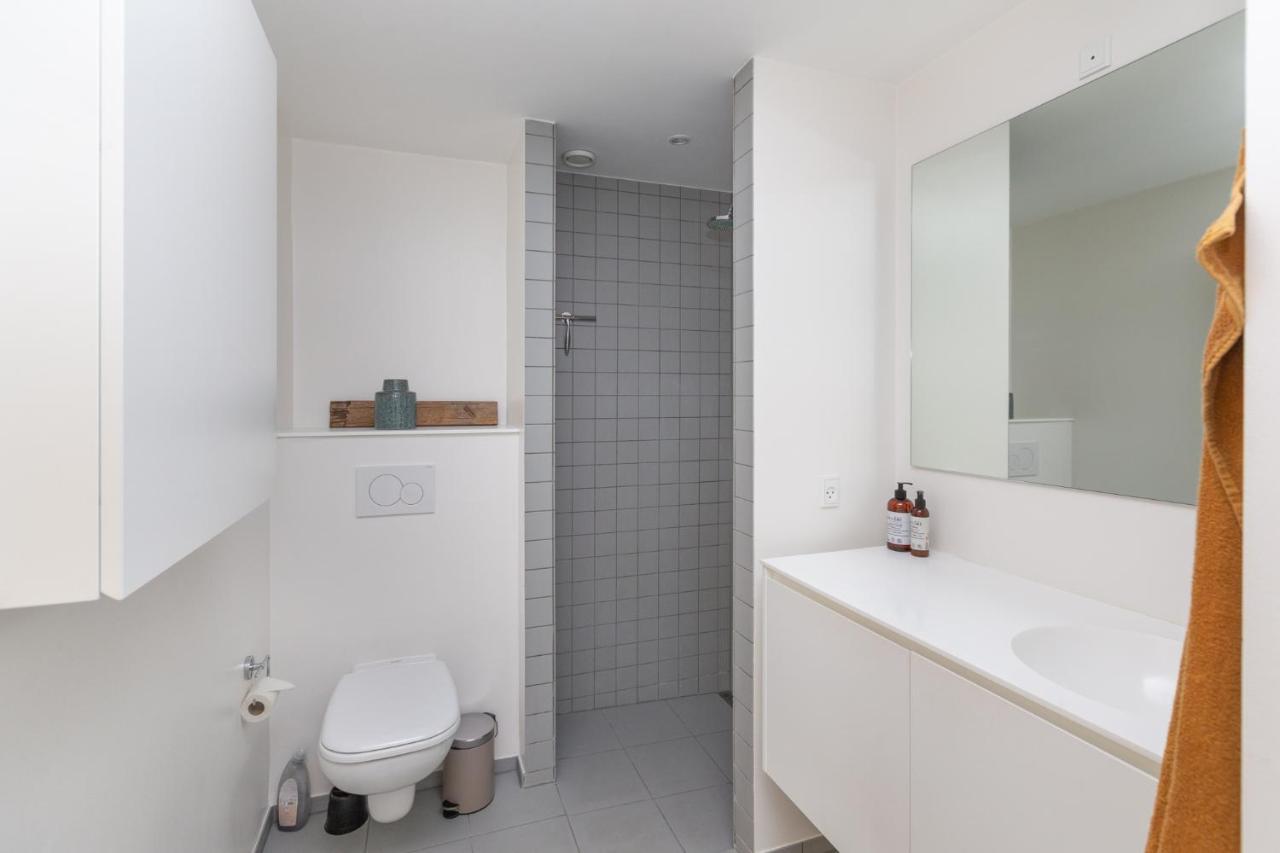 Lys 3 Vaerelses Med 26 M2 Sydvendt Altan Lejlighed *