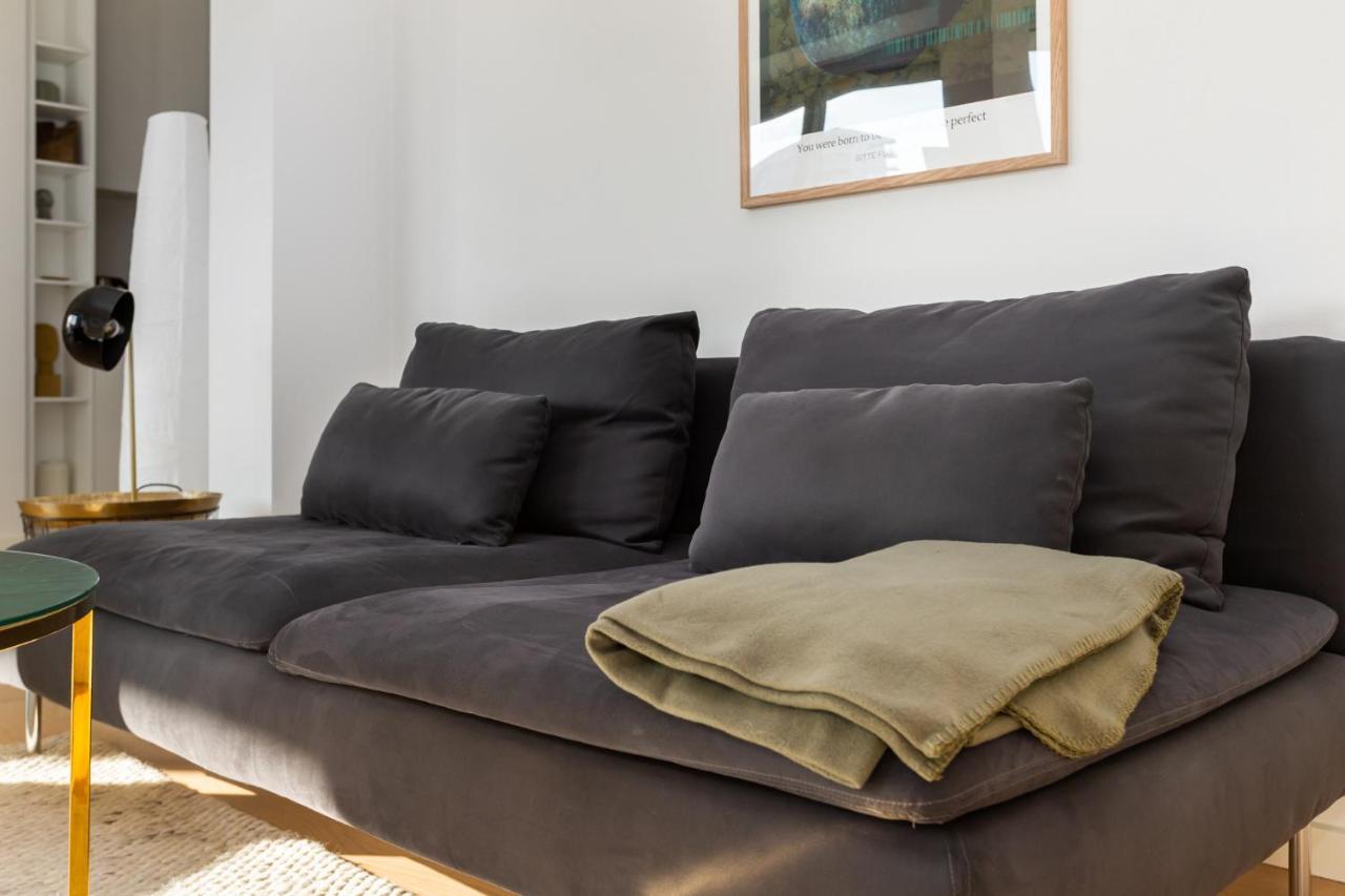 Lys 3 Vaerelses Med 26 M2 Sydvendt Altan Lejlighed *