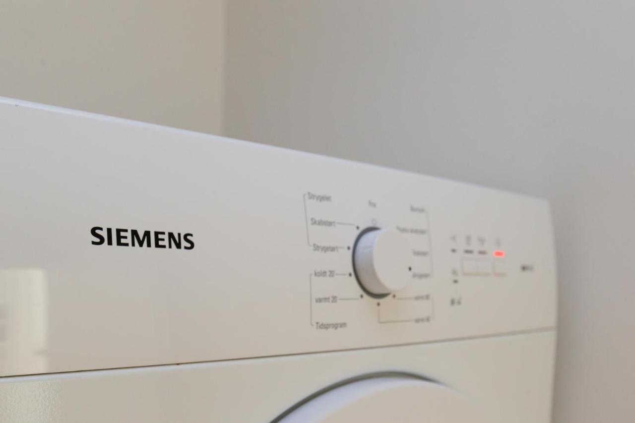 Lys 3 Vaerelses Med 26 M2 Sydvendt Altan Lejlighed *