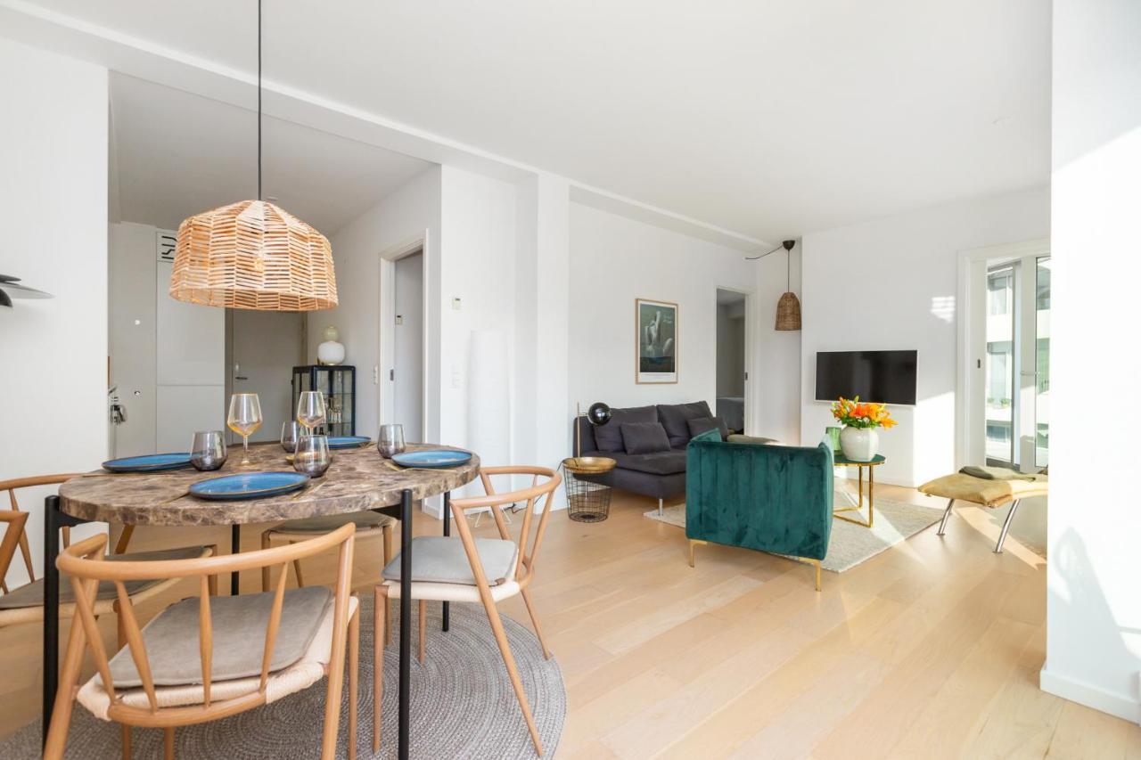 Lys 3 Vaerelses Med 26 M2 Sydvendt Altan Lejlighed *